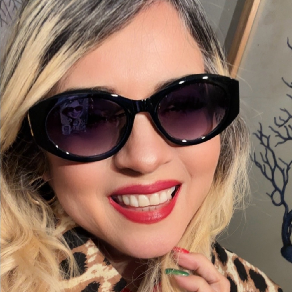 Chic Black Sunglasses
